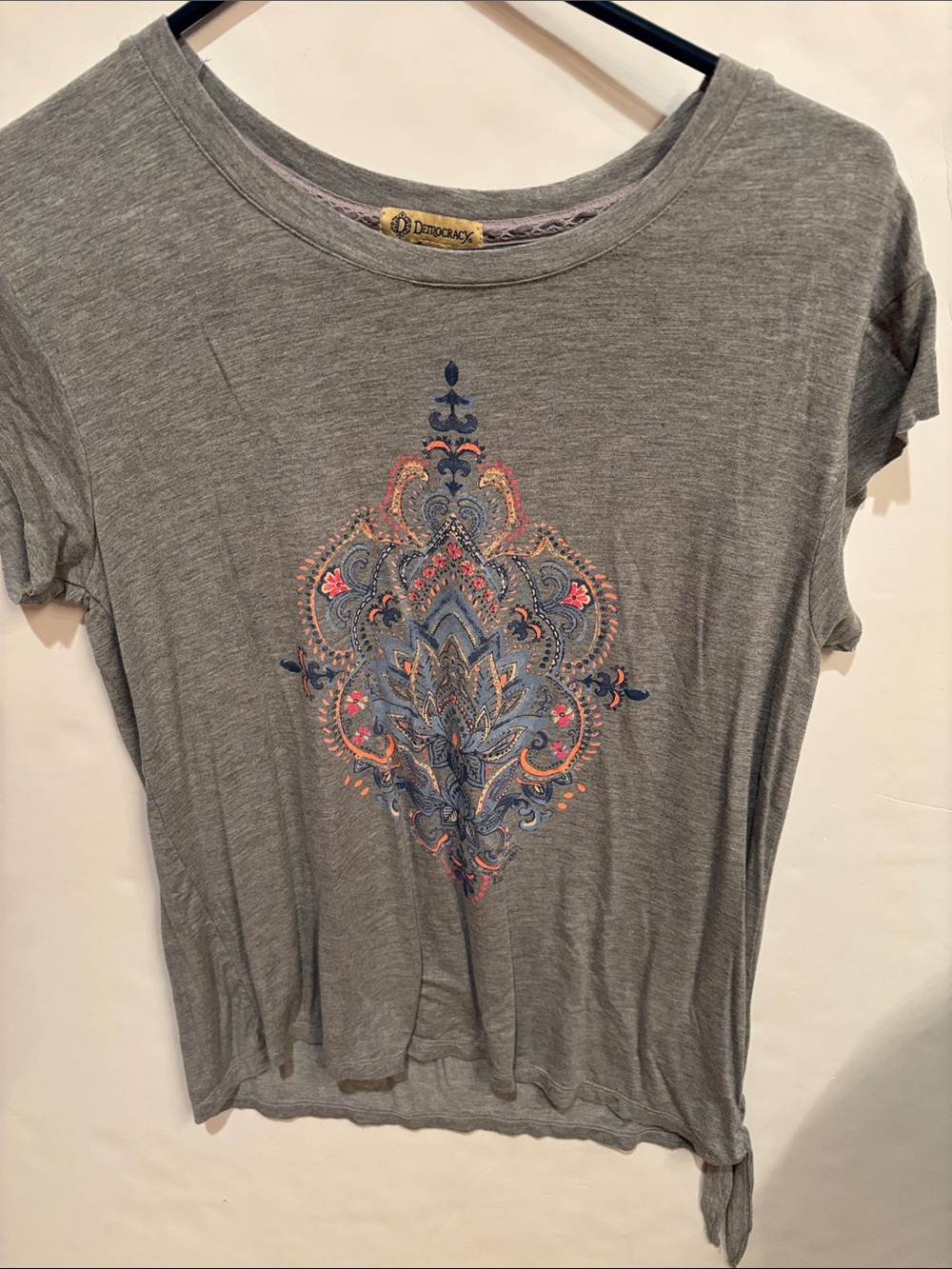 NWOT Democracy Gray Short Sleeve Tee with Blue and Pink Embellished Medallion m